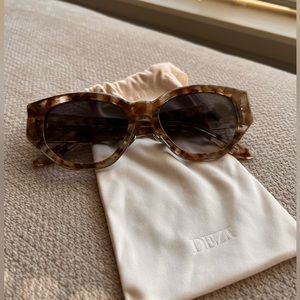 DEZI Sunglasses Charge it
